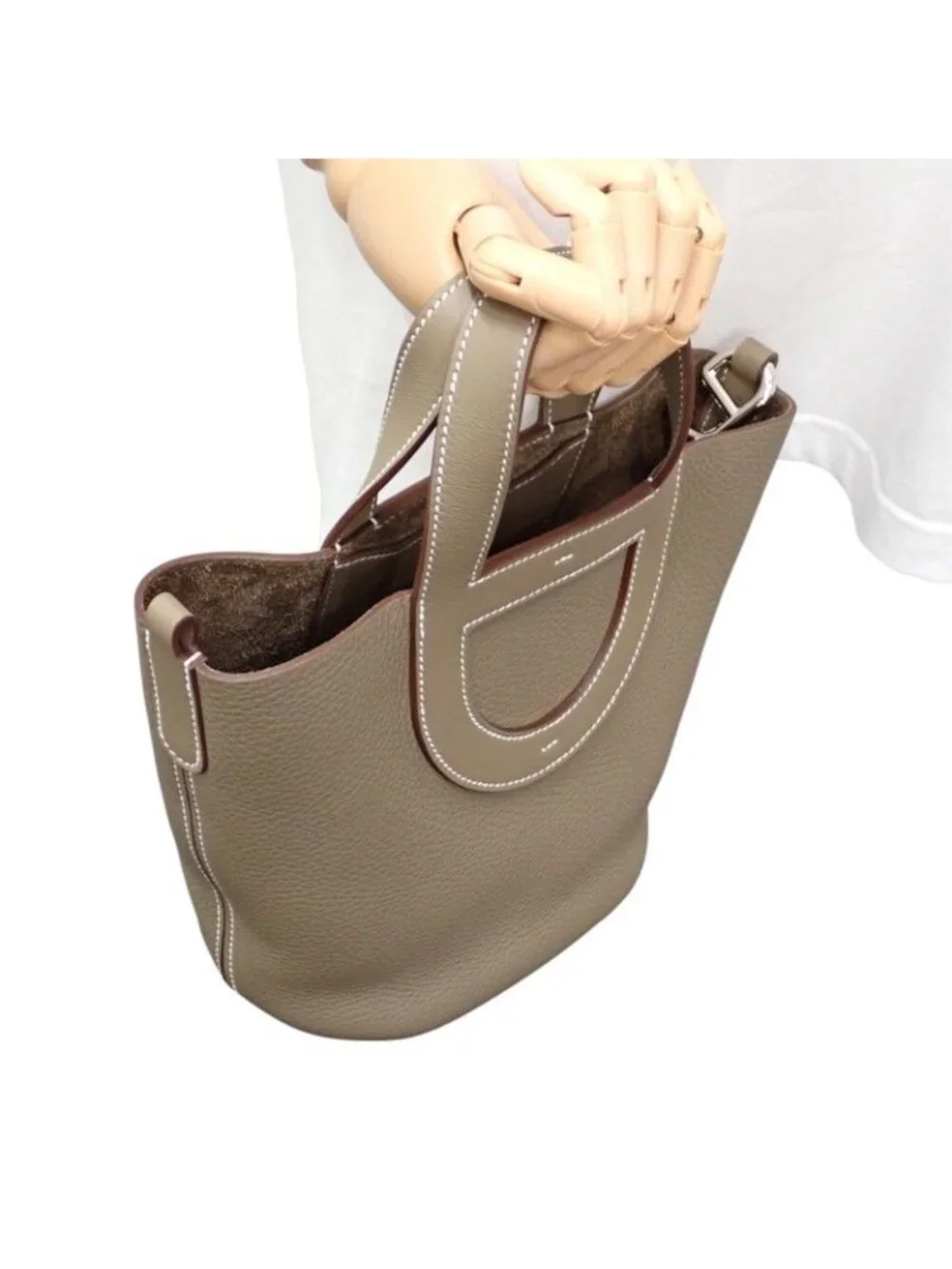 Hermes in the Loop 18 Handbag Taurillon Clemence Veau Etoupe